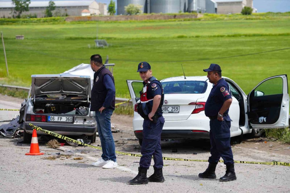 Kırıkkale’de Otomobiller Çarpıştı: 2 Ölü, 7 Yaralı