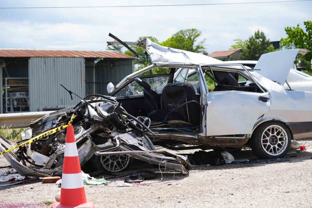 Kırıkkale’de Otomobiller Çarpıştı: 2 Ölü, 7 Yaralı