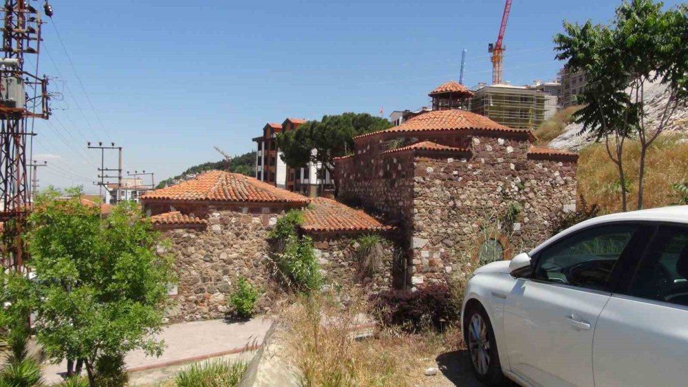 Milyonlar Harcandı, Tarihi Hamam Yeniden Çürümeye Terk Edildi