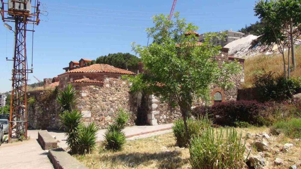 Milyonlar Harcandı, Tarihi Hamam Yeniden Çürümeye Terk Edildi