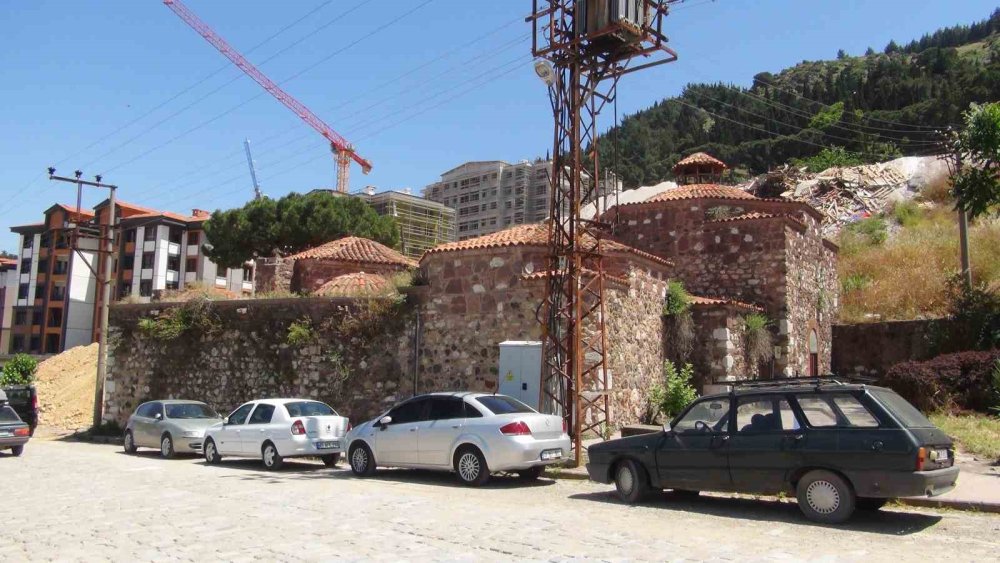 Milyonlar Harcandı, Tarihi Hamam Yeniden Çürümeye Terk Edildi