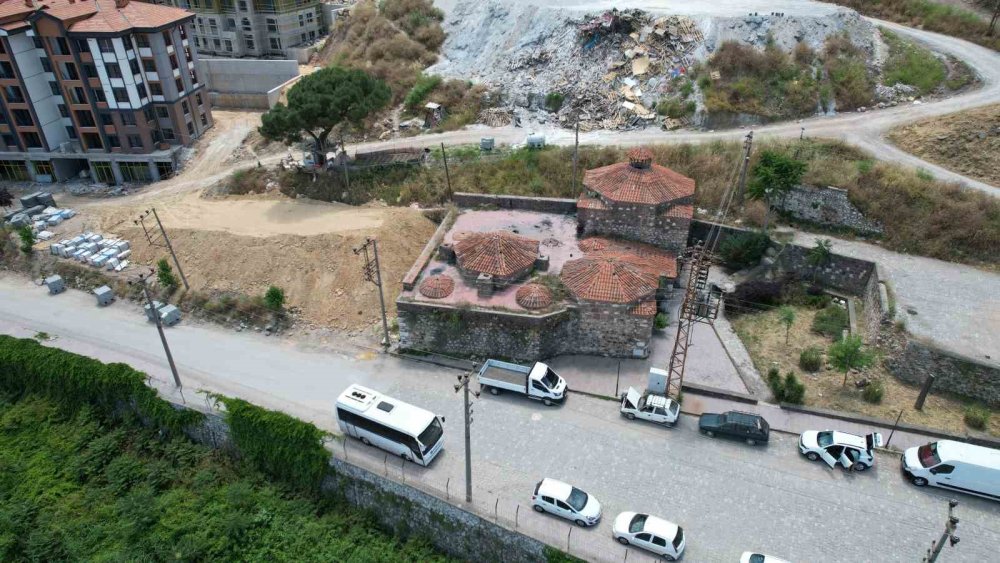 Milyonlar Harcandı, Tarihi Hamam Yeniden Çürümeye Terk Edildi