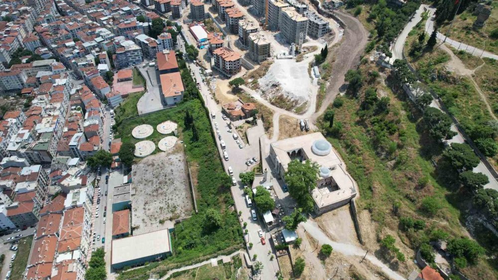 Milyonlar Harcandı, Tarihi Hamam Yeniden Çürümeye Terk Edildi