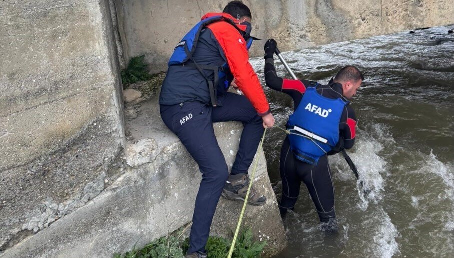 Sabah Evinden Ayrılmıştı.. Ardahan’da Kayıp Kadının Cansız Bedeni Derede Bulundu!