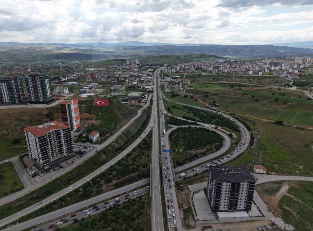 Tatilciler Erken Dönüşe Geçti, 43 İlin Bağlantı Noktası Kilitlendi: Son Durum Havadan Görüntülendi