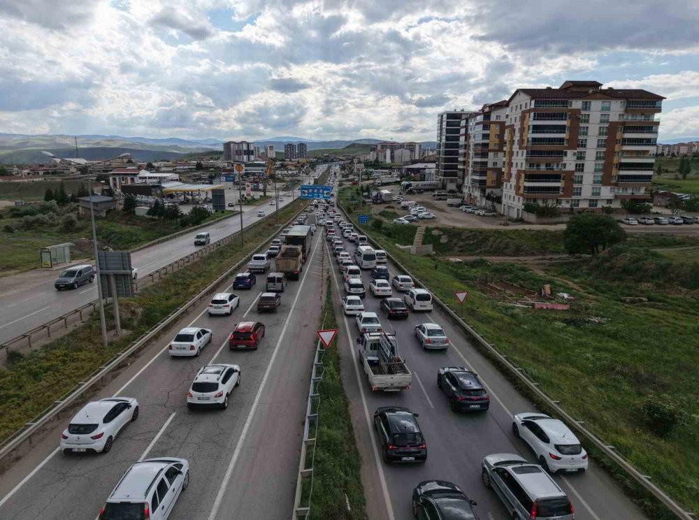 Tatilciler Erken Dönüşe Geçti, 43 İlin Bağlantı Noktası Kilitlendi: Son Durum Havadan Görüntülendi