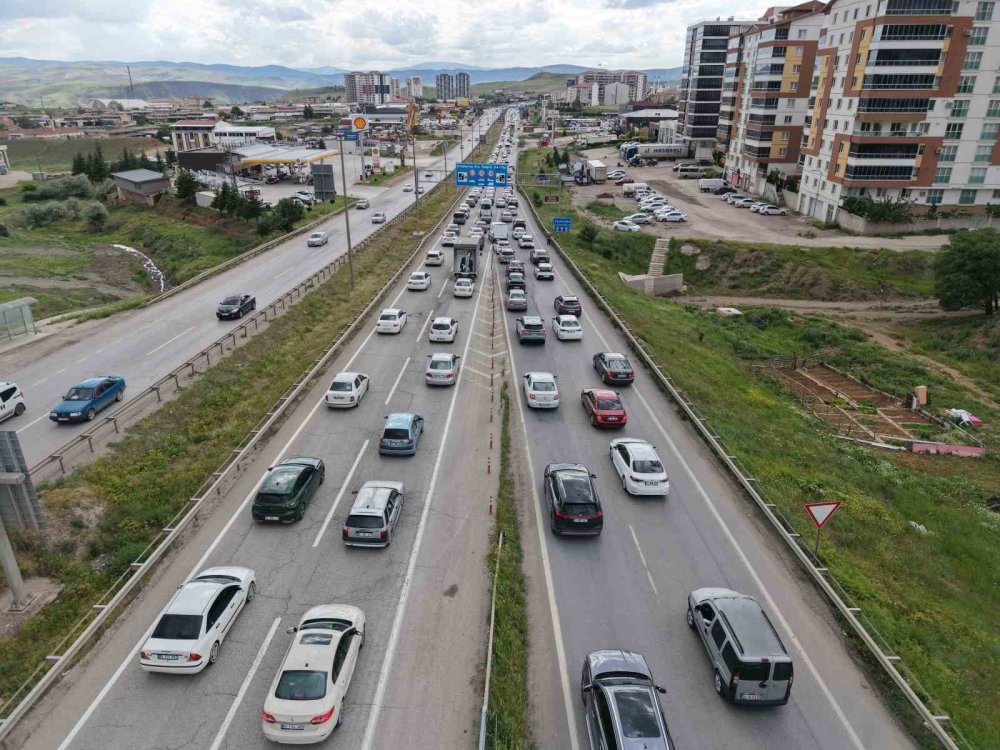 Tatilciler Erken Dönüşe Geçti, 43 İlin Bağlantı Noktası Kilitlendi: Son Durum Havadan Görüntülendi