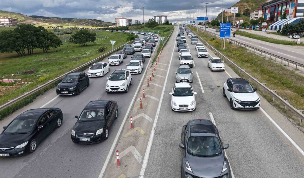 Tatilciler Erken Dönüşe Geçti, 43 İlin Bağlantı Noktası Kilitlendi: Son Durum Havadan Görüntülendi