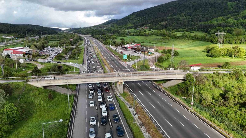 Tatilcilerin Dönüş Yolculuğu Başladı: Bolu’da Kilometrelerce Araç Kuyruğu