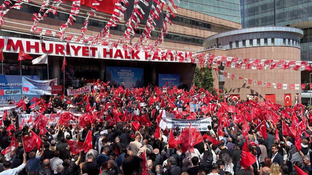 Kılıçdaroğlu CHP Genel Merkezi’nde.. Mahkeme Kararı Sonrası İlk Mesajlarını Verdi!