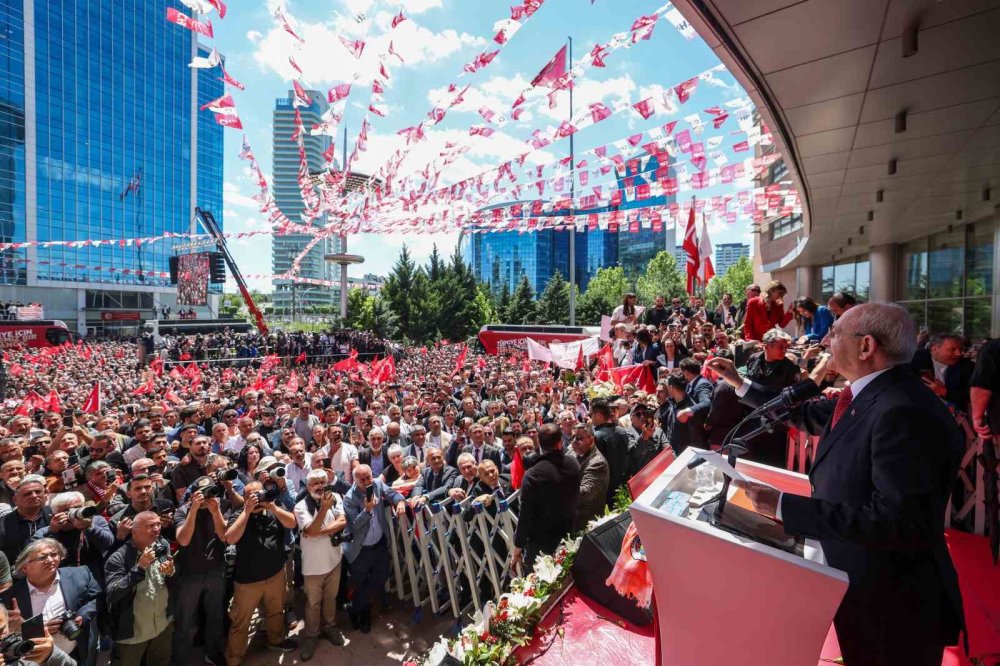 Kılıçdaroğlu CHP Genel Merkezi’nde.. Mahkeme Kararı Sonrası İlk Mesajlarını Verdi!