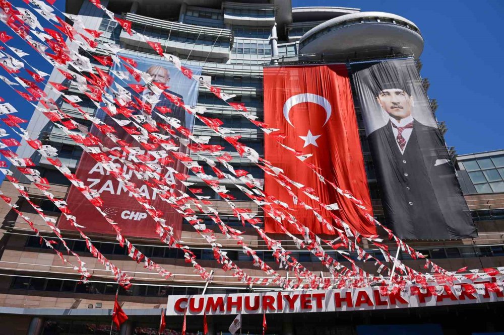 Kılıçdaroğlu CHP Genel Merkezi’nde.. Mahkeme Kararı Sonrası İlk Mesajlarını Verdi!