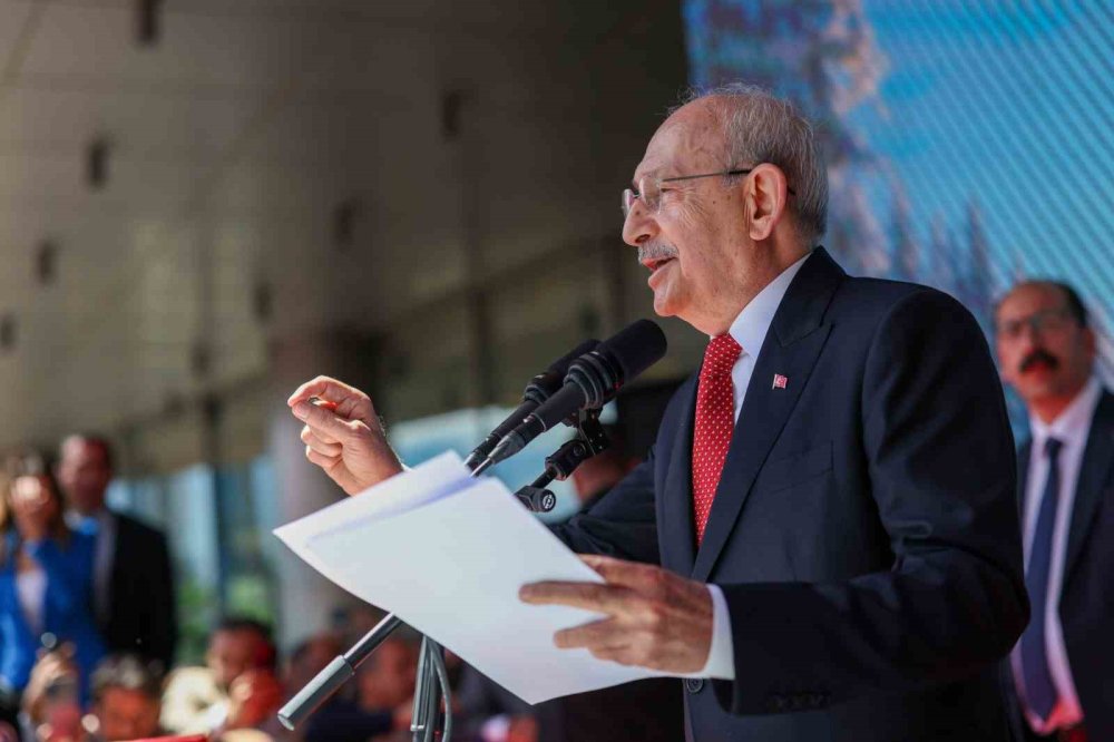 Kılıçdaroğlu CHP Genel Merkezi’nde.. Mahkeme Kararı Sonrası İlk Mesajlarını Verdi!