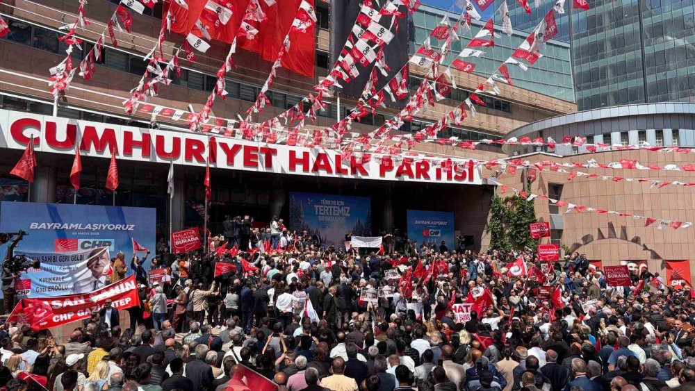 Kılıçdaroğlu CHP Genel Merkezi’nde.. Mahkeme Kararı Sonrası İlk Mesajlarını Verdi!