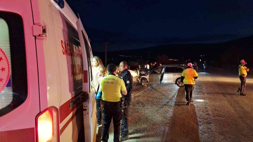 Çorum’da İki Otomobil Çarpıştı: 1’i Ağır 7 Yaralı