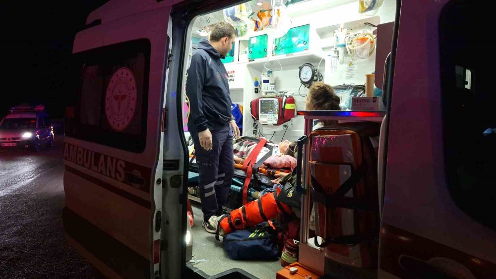 Çorum’da İki Otomobil Çarpıştı: 1’i Ağır 7 Yaralı