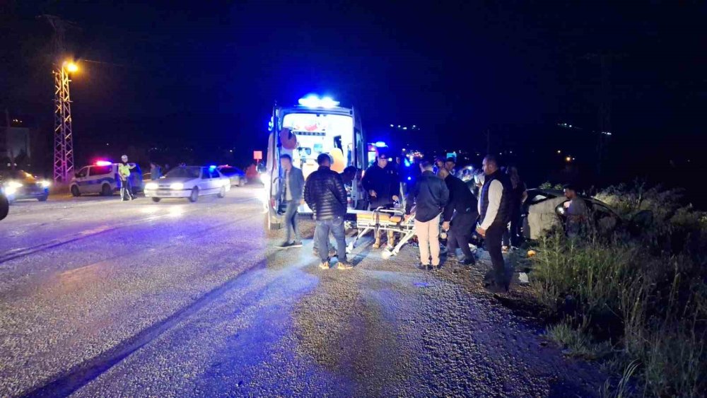 Çorum’da İki Otomobil Çarpıştı: 1’i Ağır 7 Yaralı