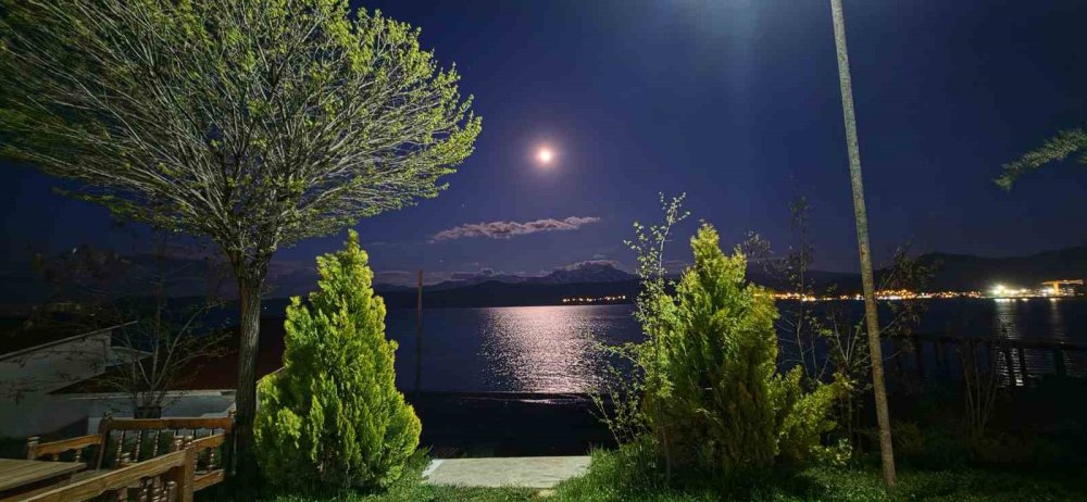 Dolunay Tatvan’da Görsel Şölen Sundu