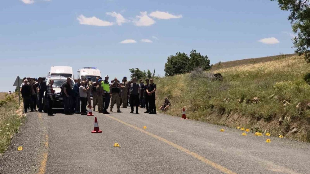Ergani’de Aile İçi Husumet Faciası.. Kardeşinin Aracına Ateş Açtı: 1 Ölü, 1 Ağır Yaralı!