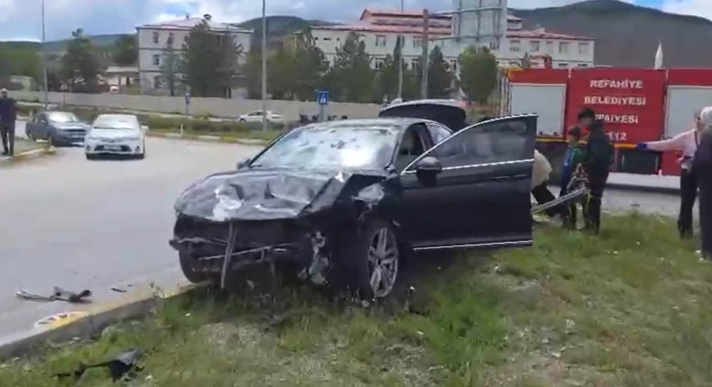 Erzincan Refahiye’de İki Otomobil Çarpıştı: 6 Yaralı