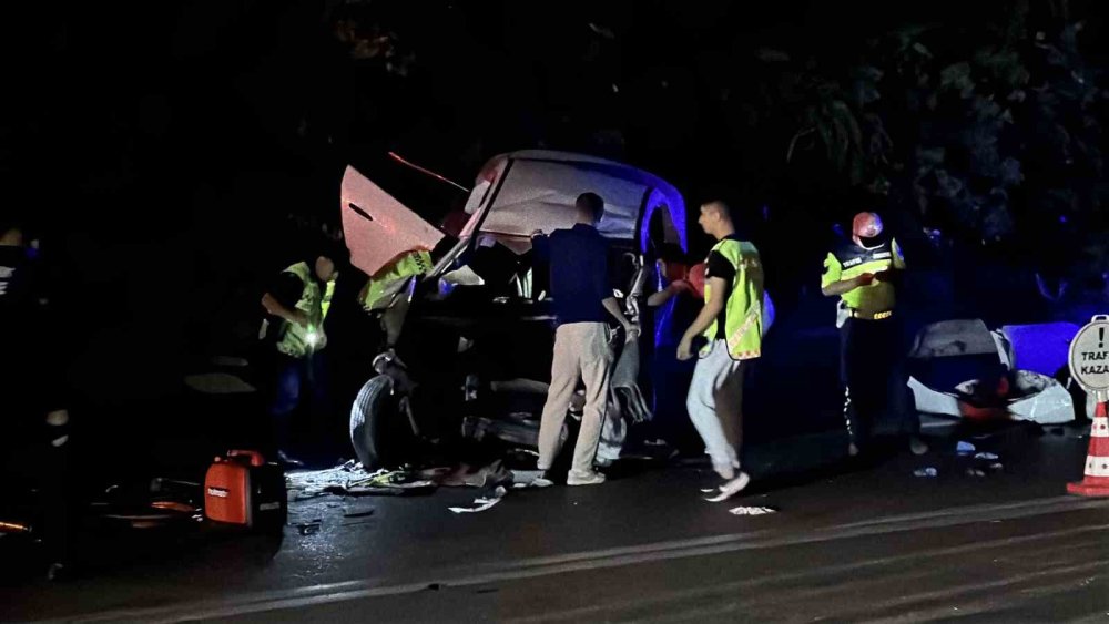 Kara Yolu Savaş Alanına Döndü: Zincirleme Kazada 4 Ölü, 11 Yaralı