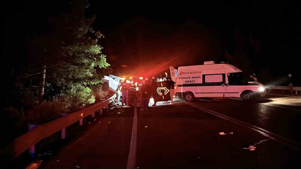 Kara Yolu Savaş Alanına Döndü: Zincirleme Kazada 4 Ölü, 11 Yaralı