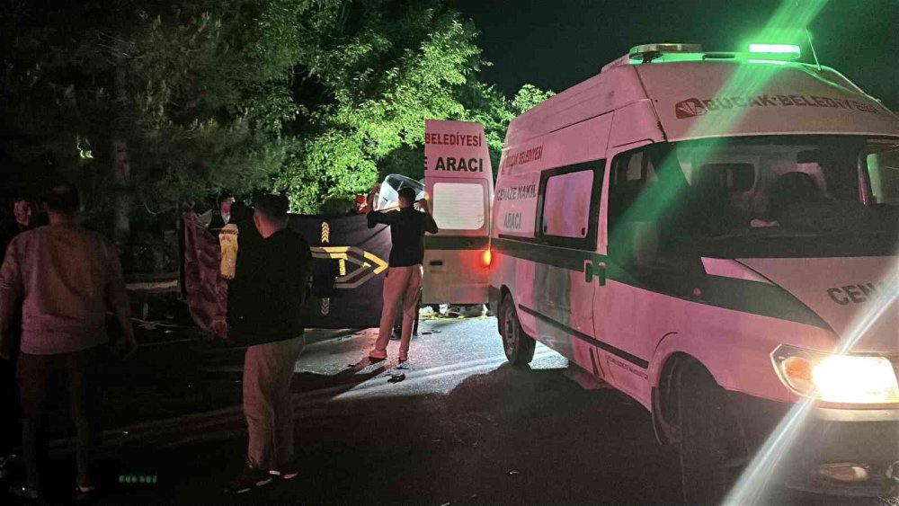 Kara Yolu Savaş Alanına Döndü: Zincirleme Kazada 4 Ölü, 11 Yaralı