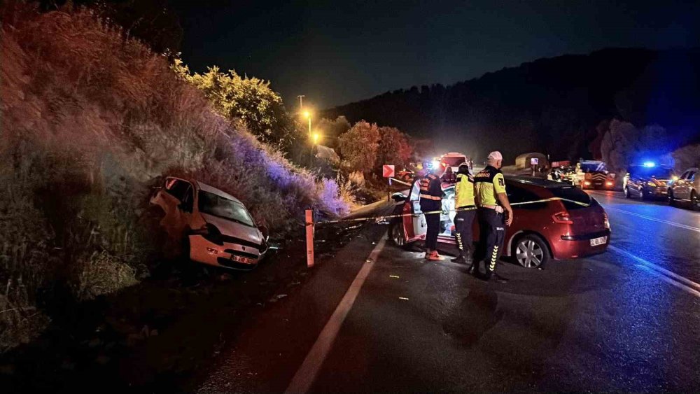 Kara Yolu Savaş Alanına Döndü: Zincirleme Kazada 4 Ölü, 11 Yaralı
