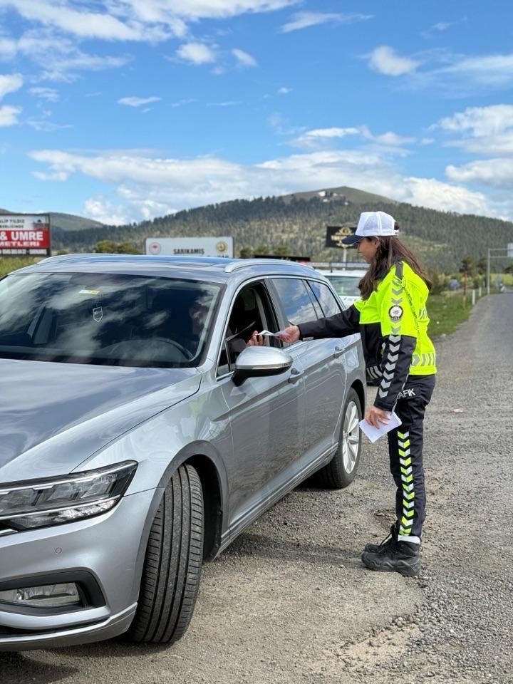 Karayollarında Sıkı Kontrol Var.. Karslılar Otopark ve Trafik Karmaşasına Çözüm Bekliyor!