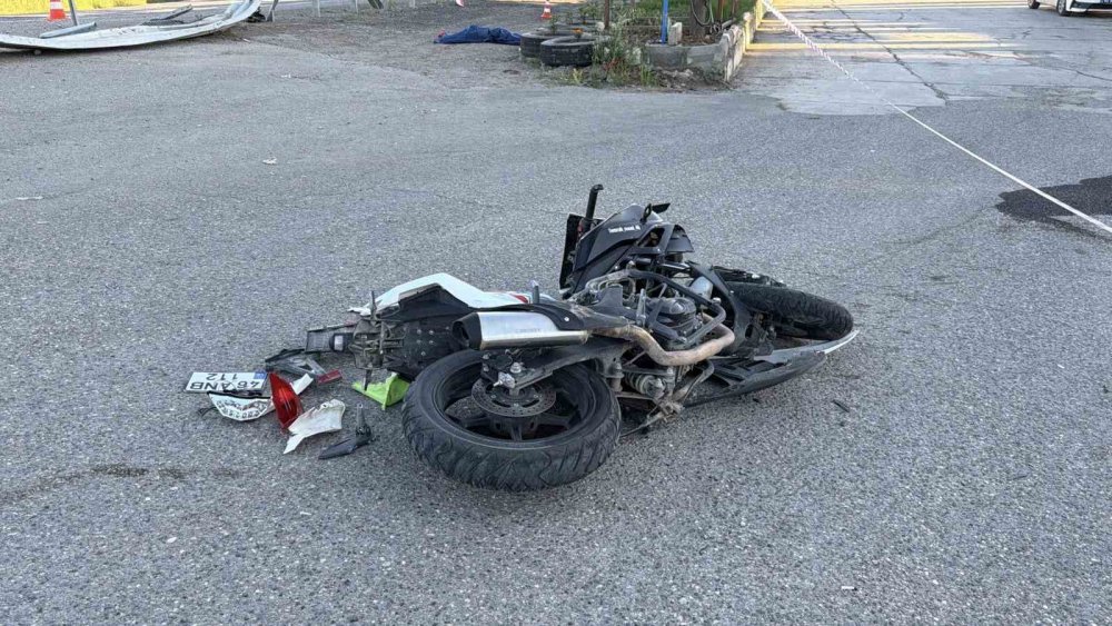 Ölüm Virajında Motosiklet Takla Attı: 1 Ölü