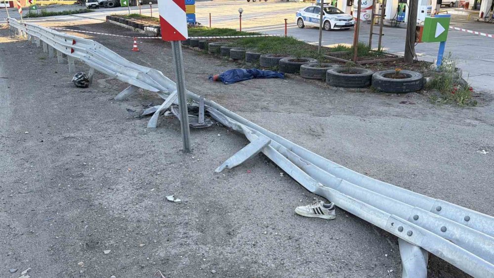 Ölüm Virajında Motosiklet Takla Attı: 1 Ölü