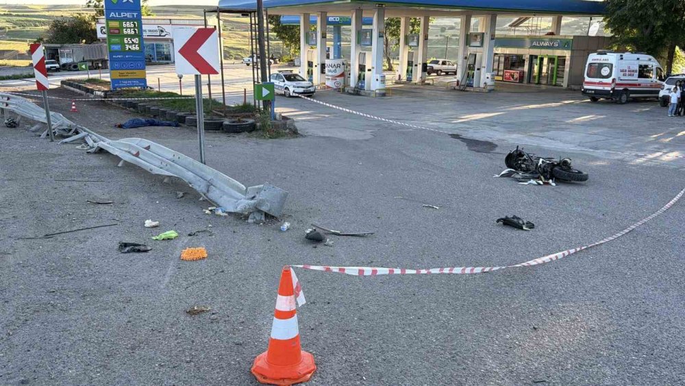 Ölüm Virajında Motosiklet Takla Attı: 1 Ölü