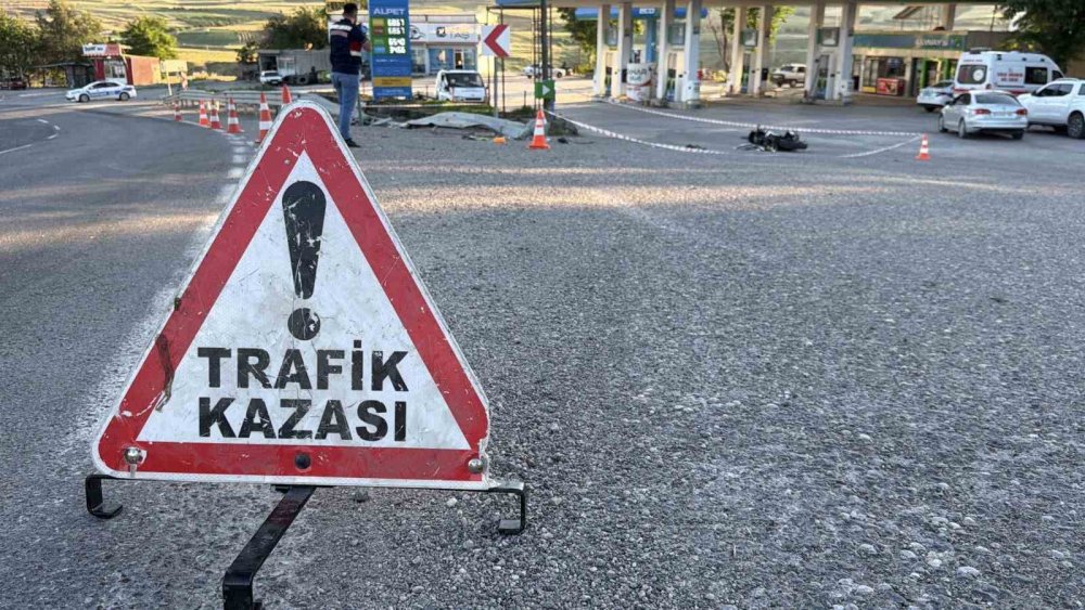 Ölüm Virajında Motosiklet Takla Attı: 1 Ölü
