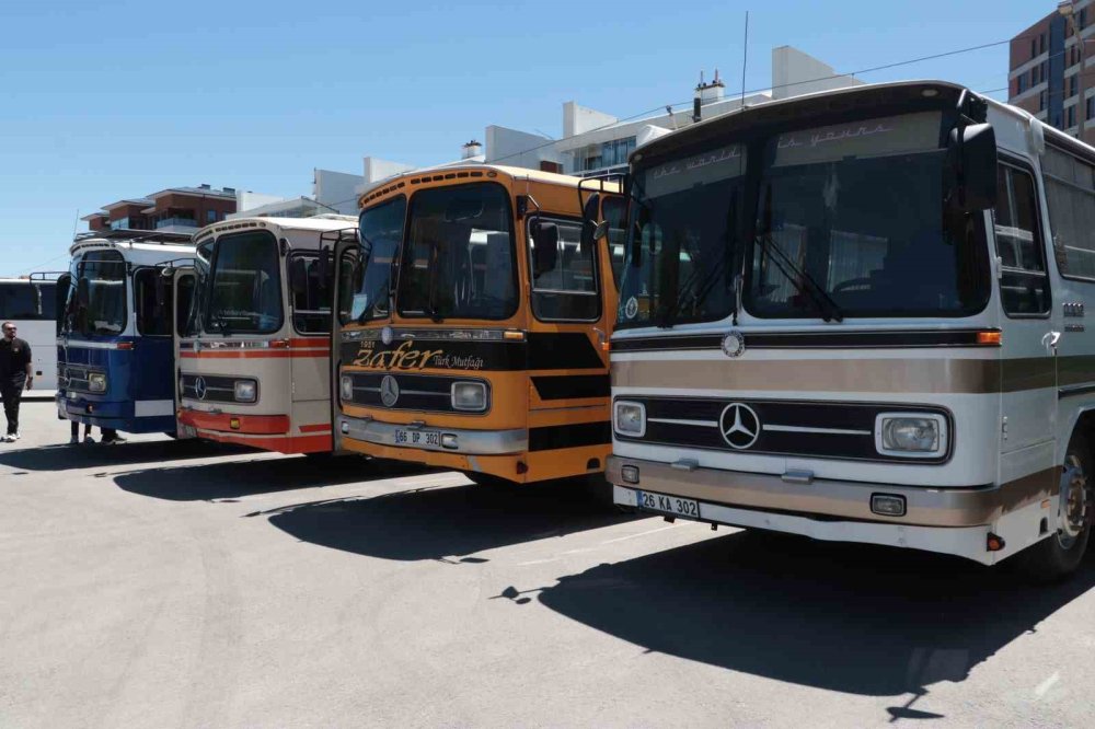 Türkiye’nin Dört Bir Yanından Gelen Klasik Otobüsler Eskişehir’de Buluştu