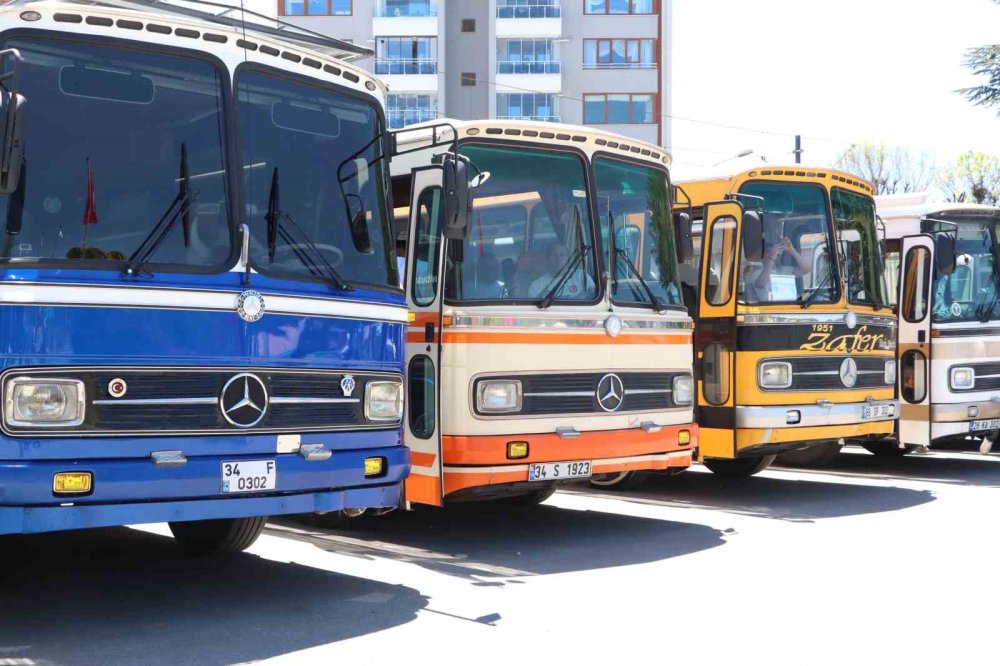 Türkiye’nin Dört Bir Yanından Gelen Klasik Otobüsler Eskişehir’de Buluştu