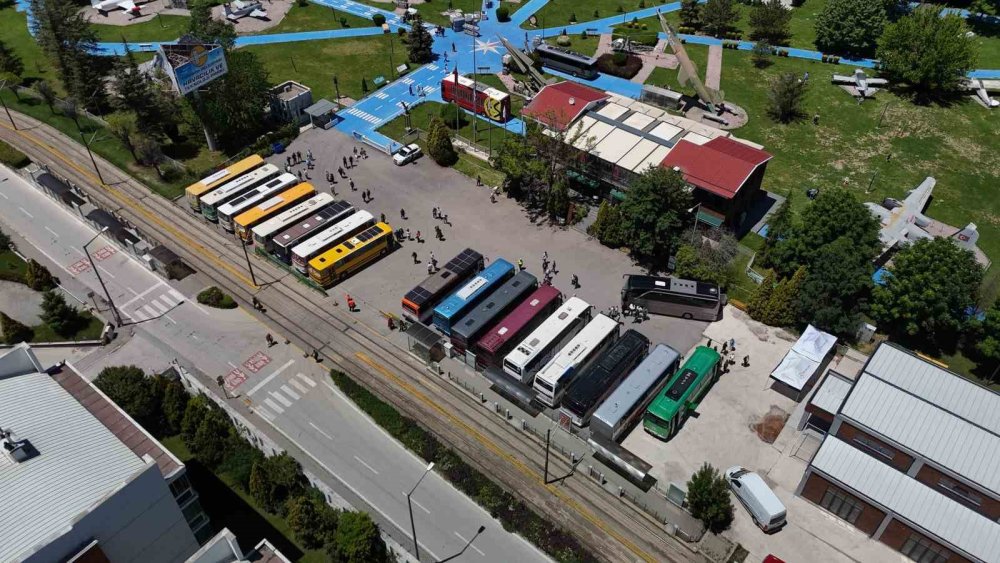 Türkiye’nin Dört Bir Yanından Gelen Klasik Otobüsler Eskişehir’de Buluştu
