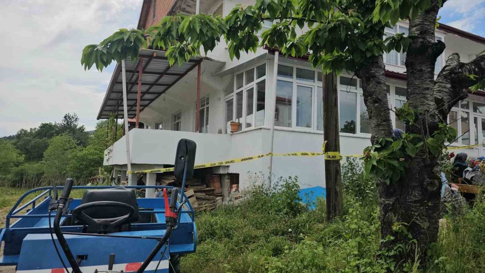 Zonguldak’ta Şüpheli Ölüm.. “3 Kişi Bıçakladı” İhbarının Ardından Kız Arkadaşı Gözaltına Alındı!