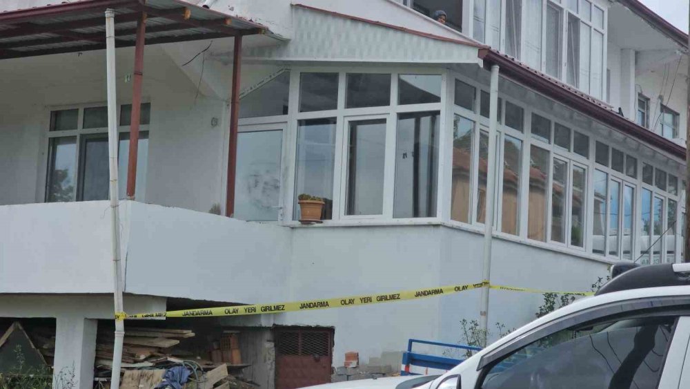 Zonguldak’ta Şüpheli Ölüm.. “3 Kişi Bıçakladı” İhbarının Ardından Kız Arkadaşı Gözaltına Alındı!
