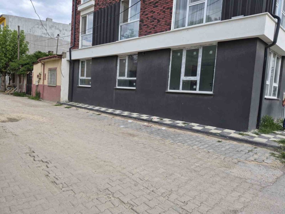 16 Yaşındaki Çocuk Caddede Bacağından Bıçaklandı