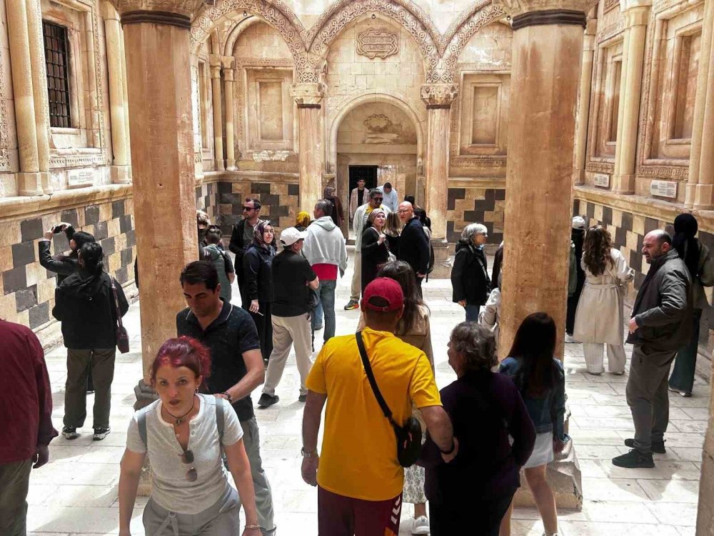 Doğubayazıt’ın Tarihi Hazinesi Ziyaretçi Akınına Uğradı.. Bayramda 25 Bin Turist Geldi!