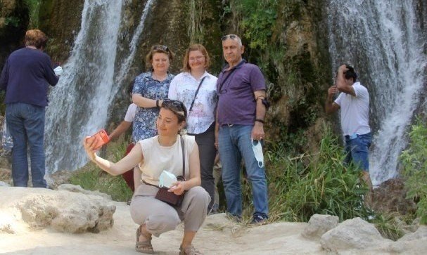 Girlevik Şelalesi Bayramda Ziyaretçi Akınına Uğradı