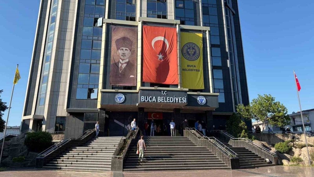 İzmir’de CHP’li Belediyeye Yolsuzluk Soruşturması.. 6 İlde Eş Zamanlı Operasyon!