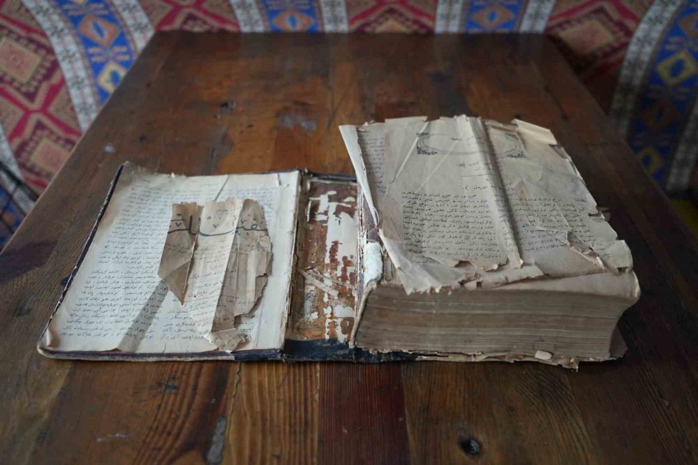Sahaf Raflarından Tarih Çıktı.. Victor Hugo’nun Osmanlıca Sefiller’i Erzurum’da Bulundu!