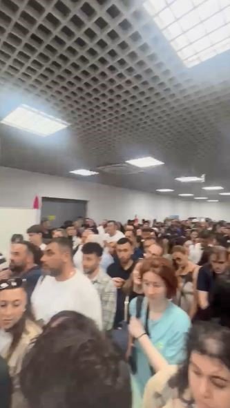 Sarp Sınır Kapısı’nda Bayram Yoğunluğu.. 9 Günde 185 Bin Yolcu Geçiş Yaptı!