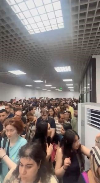 Sarp Sınır Kapısı’nda Bayram Yoğunluğu.. 9 Günde 185 Bin Yolcu Geçiş Yaptı!