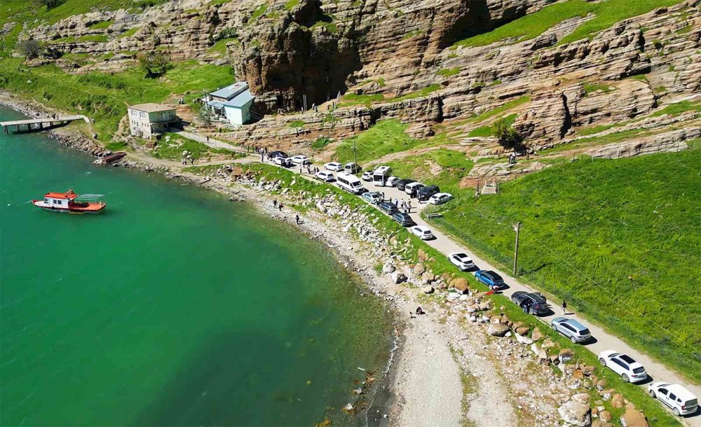Van Gölü’nün Kıyısındaki Turizm Cenneti: İ̇ncekaya Köyü