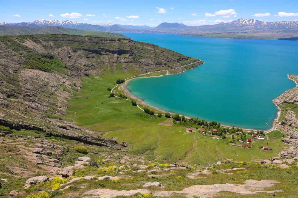 Van Gölü’nün Kıyısındaki Turizm Cenneti: İ̇ncekaya Köyü