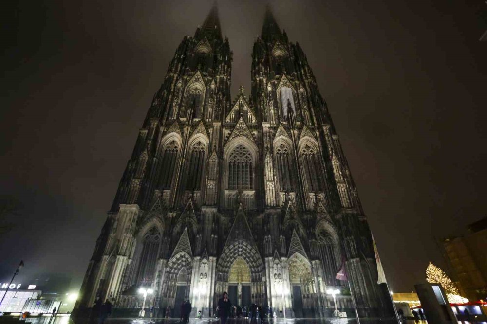 Köln Katedrali, 1 Temmuz’dan İtibaren Turistlerden 12 Euro Giriş Ücreti Alacak