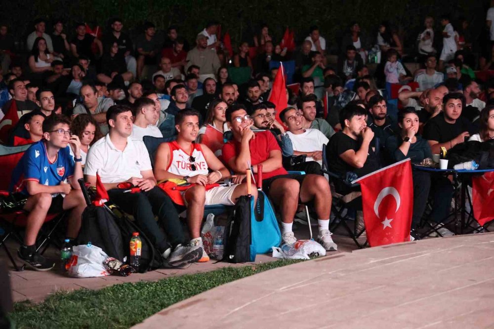 Türkiye Kadın Voleybol Takımı’nın Maçları Ataşehir’de Dev Ekranda Yayınlanacak