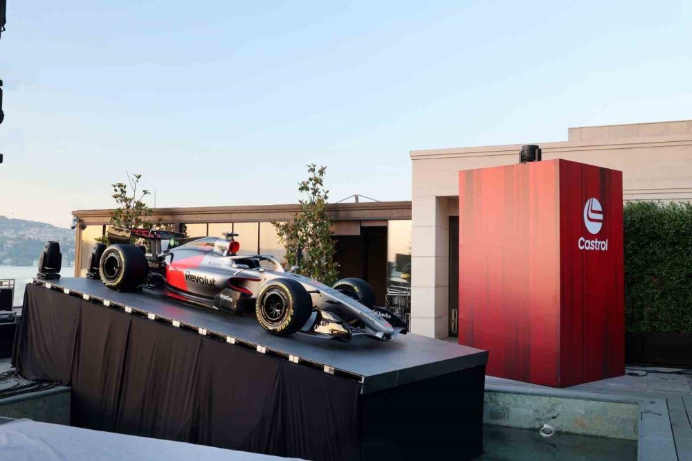 Formula 1'in Yeni Dönemine Geri Sayım.. Audi R26 Showcar İstanbul'da İlgi Odağı Oldu!
